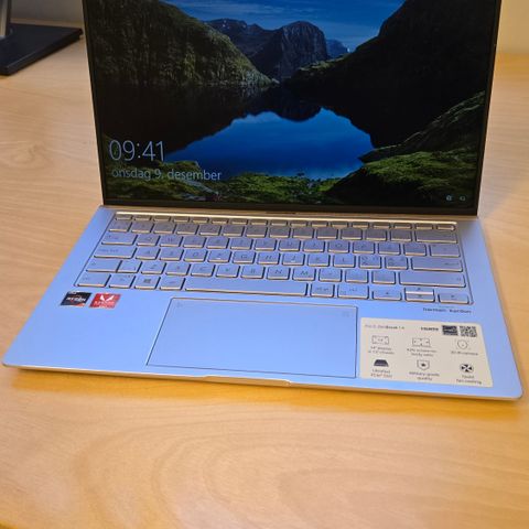 Svært lite brukt Asus ZenBook 14" UM433D til salgs