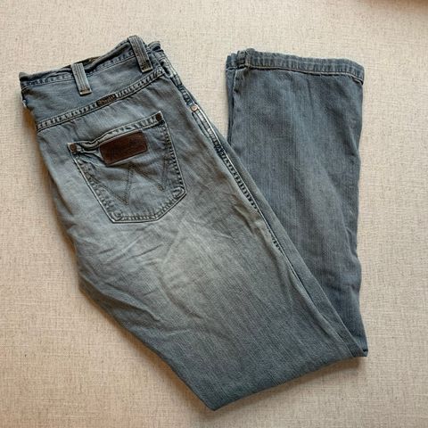 Wrangler str. 33/34