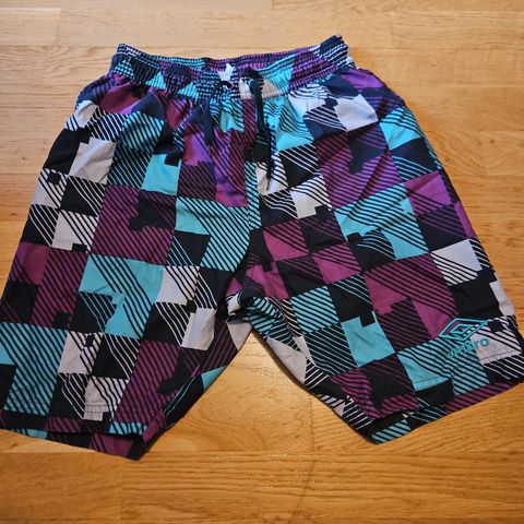 Umbro shorts med kult design. Størrelse S