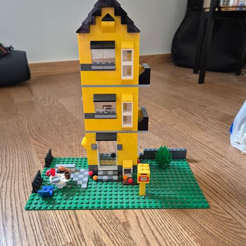 Gult hus i lego