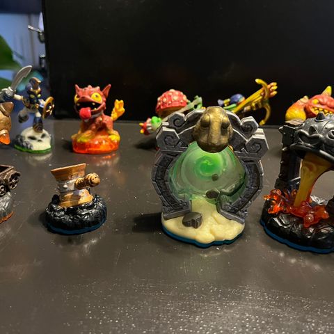 Skylanders spill, figurer og ps4 maskin m spillkonsoll