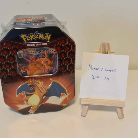 Pokemon: Hidden Fates Tin (Charizard)