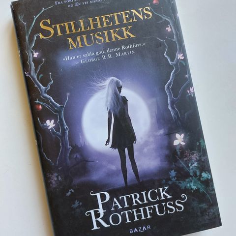 Patrick Rothfuss: Stillhetens musikk. (Norsk) (Innbundet) (Fantasy)