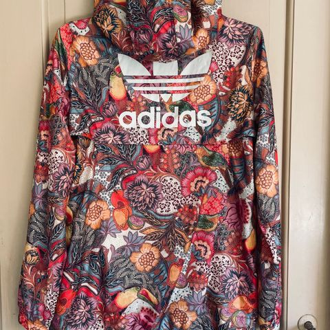 Adidas jakke L, lite brukt