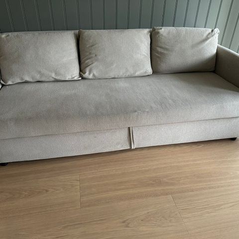 Sovesofa fra IKEA selges