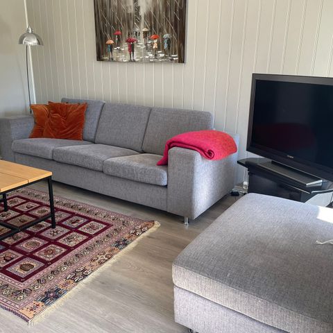 Sofa grupper : 3 seter + 2 seter + puff ( 100cm) - må hentes