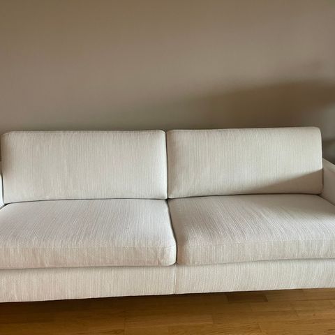 Stilig 2,5 seters hvit sofa (Bolt 07 Alabaster )