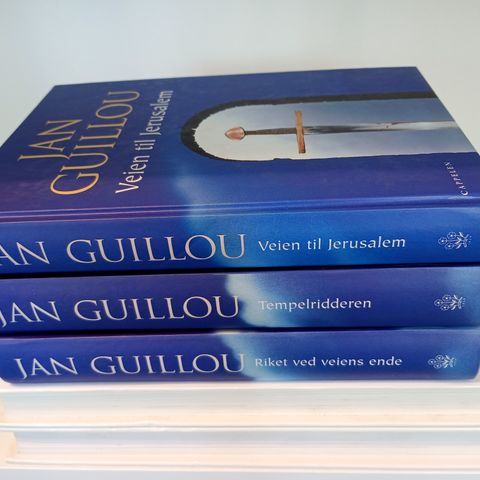 Jan Guillou : Veien til Jerusalem-Tempelridderen-Riket ved veiens ende. Omtale.