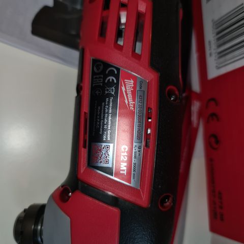 Milwaukee M12 C12-0 Multikutter  uten batteriog lader