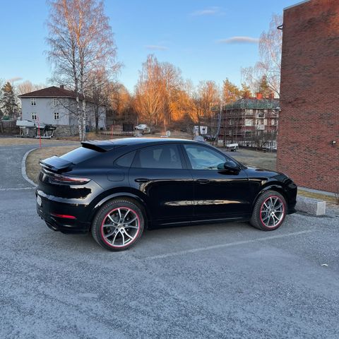 Porsche Cayenne Coupe orig 21’ felger med Michelin X-ICE Pigg, nesten ikke brukt