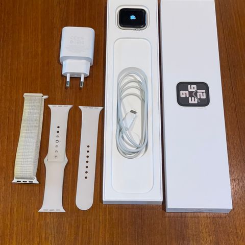 Apple Watch SE (2nd Gen) 40 mm - ny pris (SOLGT)