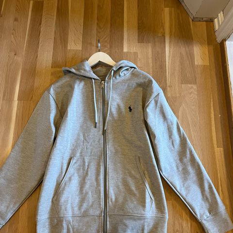 Polo Full Zip, (holdt av til kjøper)