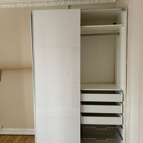 IKEA skyvedørsgarderobe