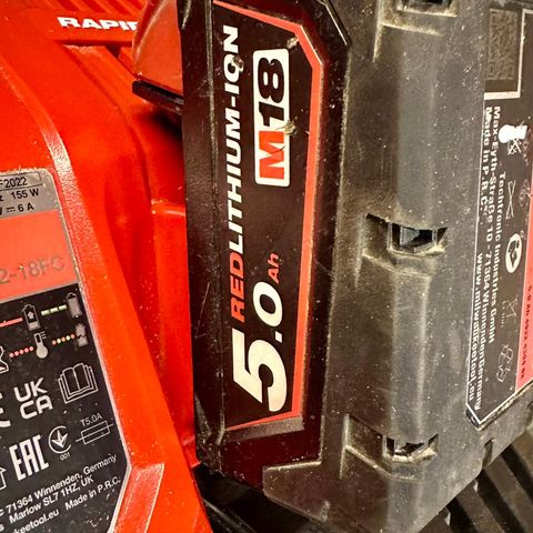 Milwaukee 18V/5A batteri m/lader NY PRIS!!