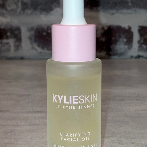 Kylie Jenner Kylie Skin Clarifying Facial Oil