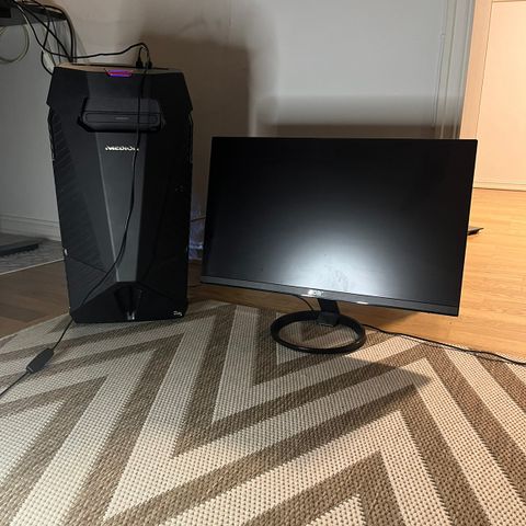 GAMING PC + 144HZ SKJERM / RTX 2080 / R5 2600 / 16GB RAM / 500GB SSD