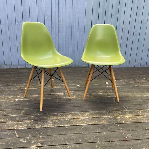 2 Eames kopier selges