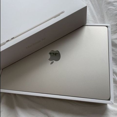 Macbook Air 15" M2, 8GB RAM, 256 GB MINNE