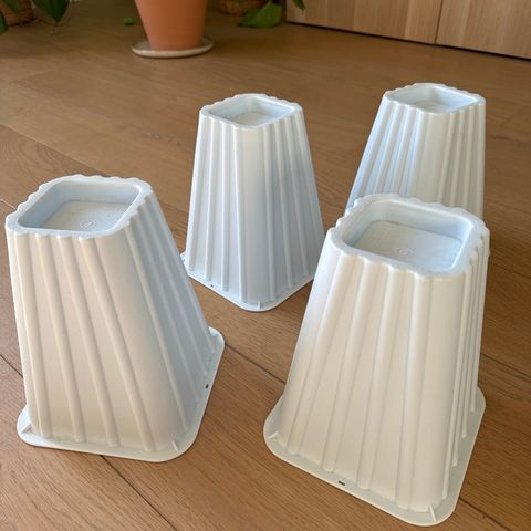 2 pk - 4 stk kraftige bed risers (forhøyningskloss til seng)