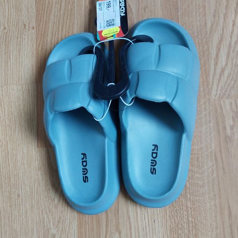 Slippers fra Sport outlet, str 36/37