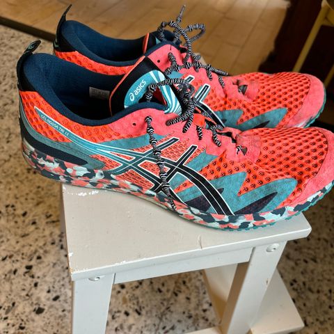 Asics gel-noosa tri 12 i størrelse 14/49