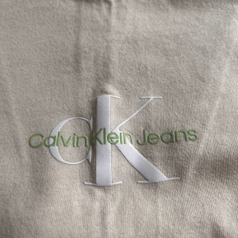 Calvin klein hettegenser og t-skjorte