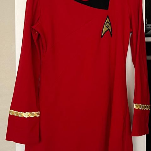 Star Trek TOS Rød uniform gis bort (kjole-uniformene slik Uhura har)