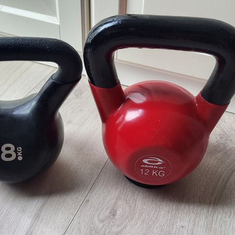 Kettlebells 8 + 12 kg.