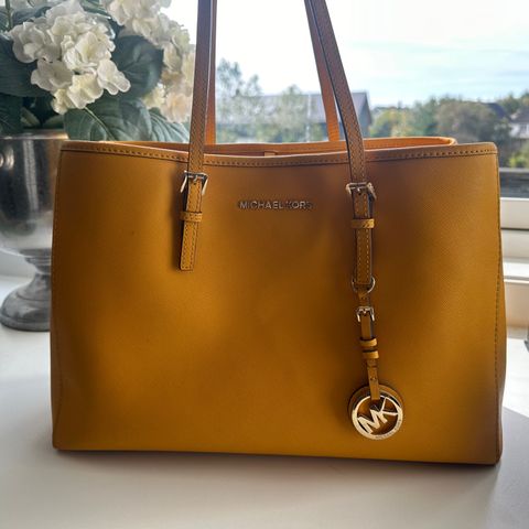 Michael Kors veske - lite brukt