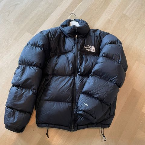 Nesten ny The North Face nuptse retro  dunjakke str M