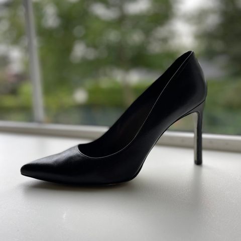 Stuart Weitzman pumps