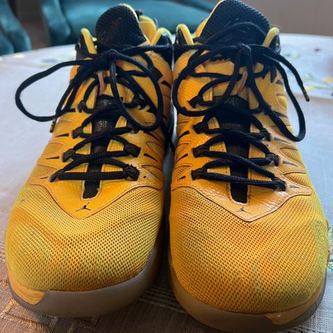 Basketballsko Air Jordans CP3 - yellow dragon