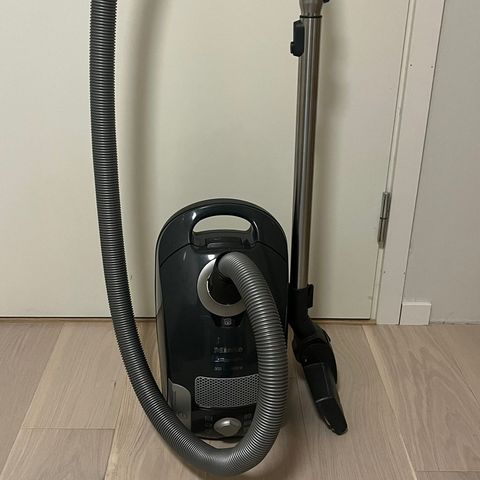 Miele S4282 (H.E.P.A) støvsuger 2000W