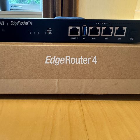 EdgeRouter ER-4 m/Rackmonterings-kit for 19-toms rack