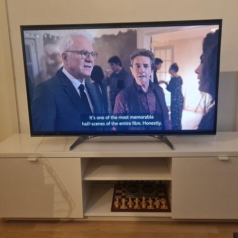 Byås TV benk hvit høyglans til salgs