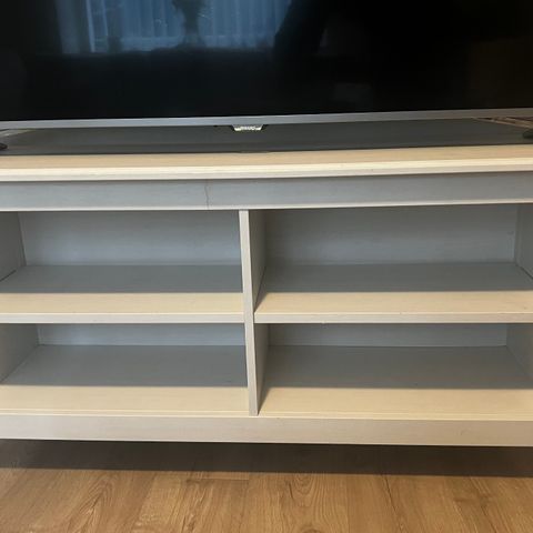 Hvit TV benk fra IKEA