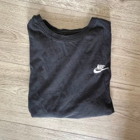 Nike t-shirt