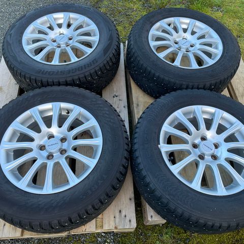 Vinterdekk pigg med felger 215/65 R16