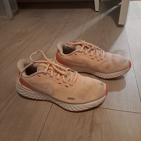 Nike Revolution joggesko, str. 39