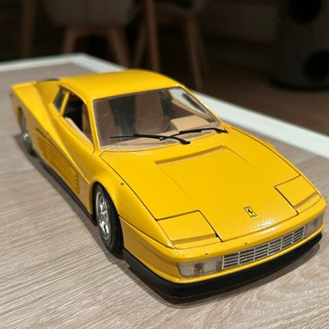 Ferrari Testarossa 1984 1/18 modell