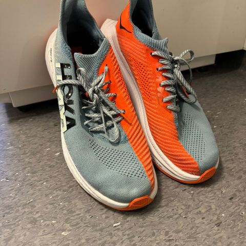 Hoka Carbon X str44