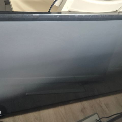 Lg  60 tommers TV med veggfeste