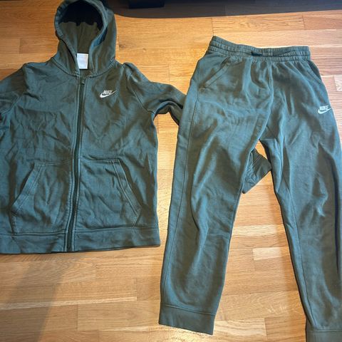 Nike travksuit 147-158 cm