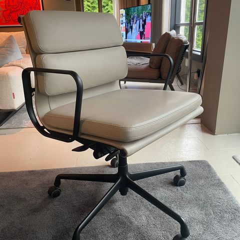 VITRA Soft Pad Chair 217 Charles & Eames