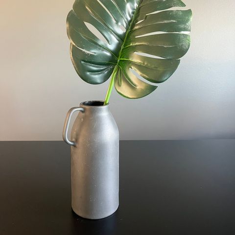 Vase fra H&M selges