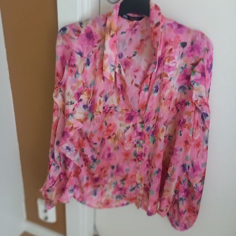 Rosa bluse fra Zara