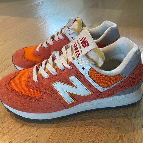 NEW BALANCE U574 GULF RED/SEA SALT W, str. 37,5