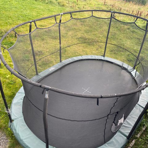 Stor trampoline