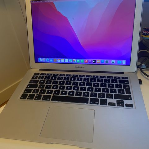 MacBook Air 13 Early 2015med byttet batteri og 8GB minne