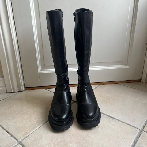 LAURA BELLARIVA boots (str. 37,5)